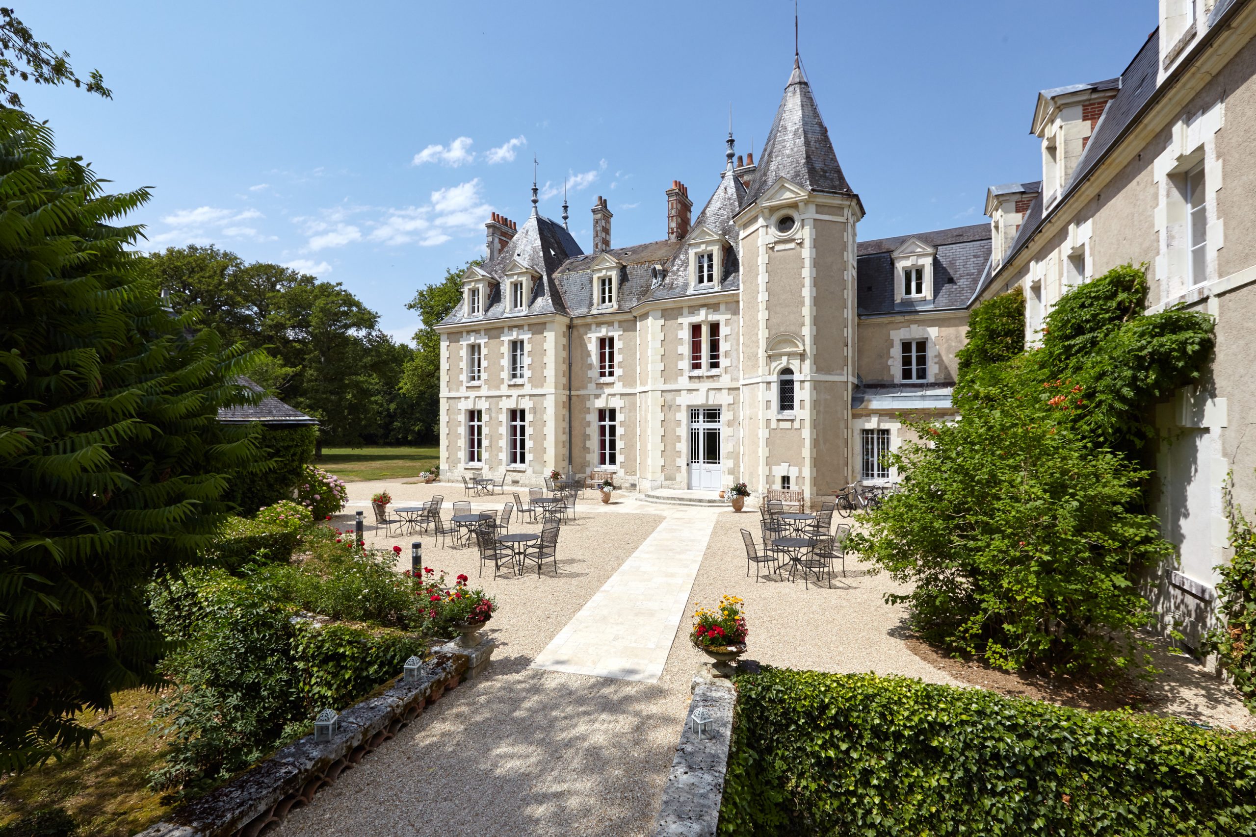 Шато сен. Замок Шеверни Франция. Дю Луар Франция. Château de Шеверни.